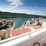 Szálloda Ami - M