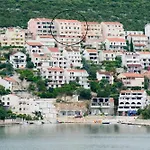 Szálloda Ami - M 3*