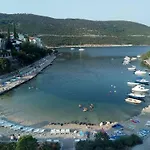 Ami - M Neum