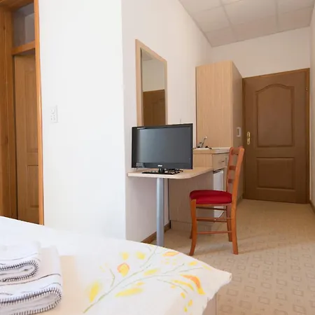 Ami - M Hotel 3*