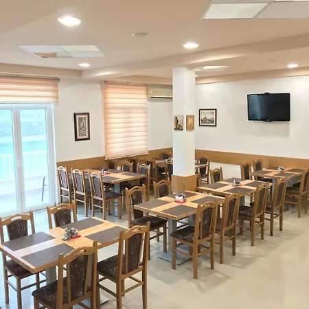 Ami - M ホテル 3*