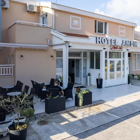 Ami - M Neum