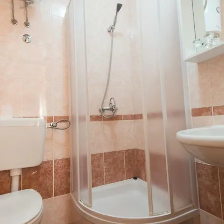 Ami - M ホテル 3*