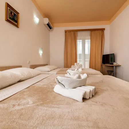Hotel Ami - M 3*